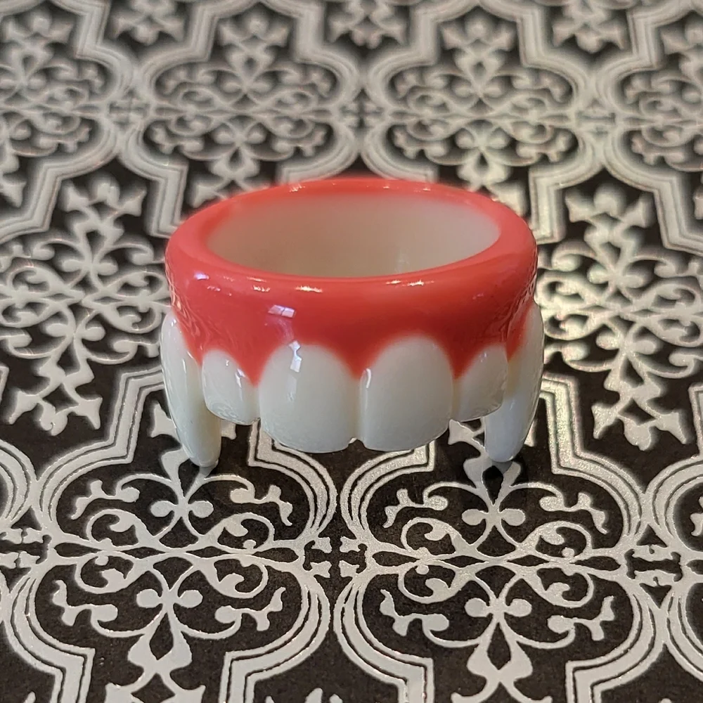 Vampire Fangs Ring - Picture 2 of 3